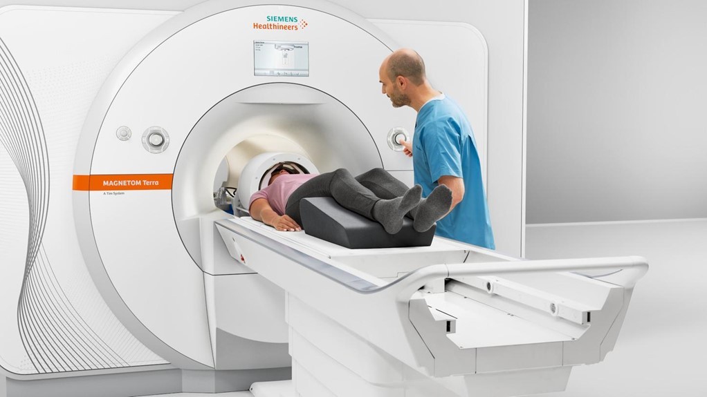 A 7-Tesla MRI machine at Paris Brain Institute - behind the scenes of ...