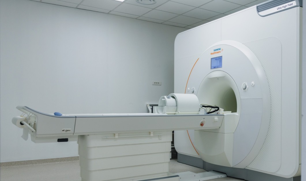A 7-Tesla MRI scanner at Paris Brain Institute: cutting-edge